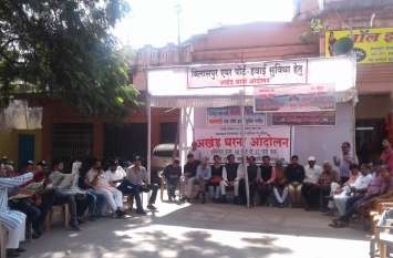 chhattisgarh congress: MP looking for politics जनता जिस मामले में बैठी है सड़क पर सांसद उसमें ढूंढ रहे राजनीति- अटल