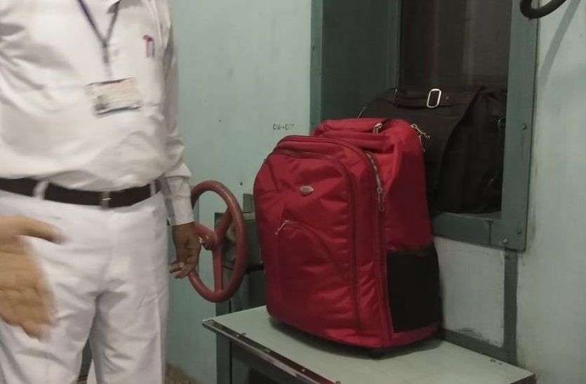 Indian Railway Initiative News रेलवे की पहल : चलती ट्रेन में गार्ड को अटैक, ग्रीन कॉरिडोर बनाकर बचाया