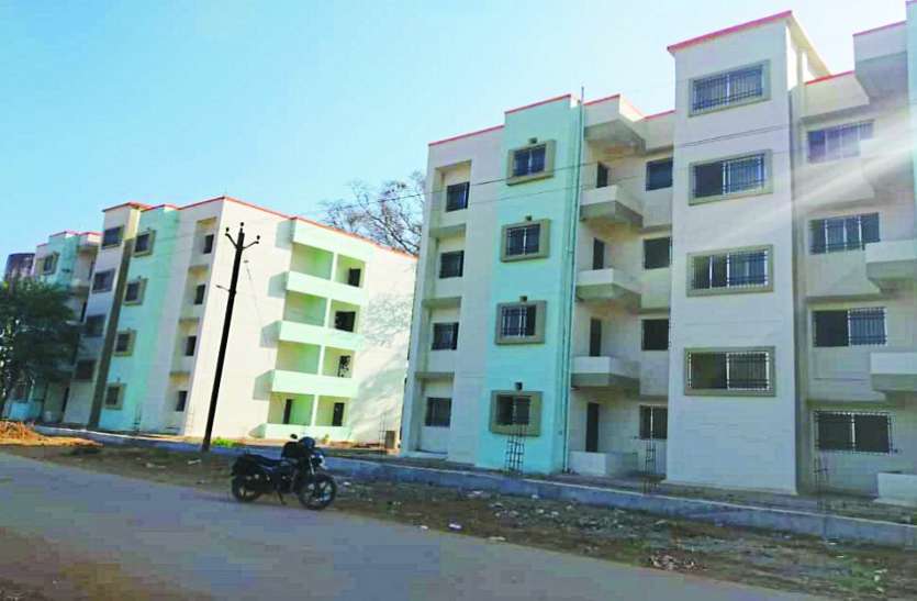 पुलिसकर्मियों के लिए नए आवास बनकर तैयार लोकार्पण के लिए नेताओं के पास समय नहीं पुलिसकर्मियों के लिए नए आवास बनकर तैयार लोकार्पण के लिए नेताओं के पास समय नहीं