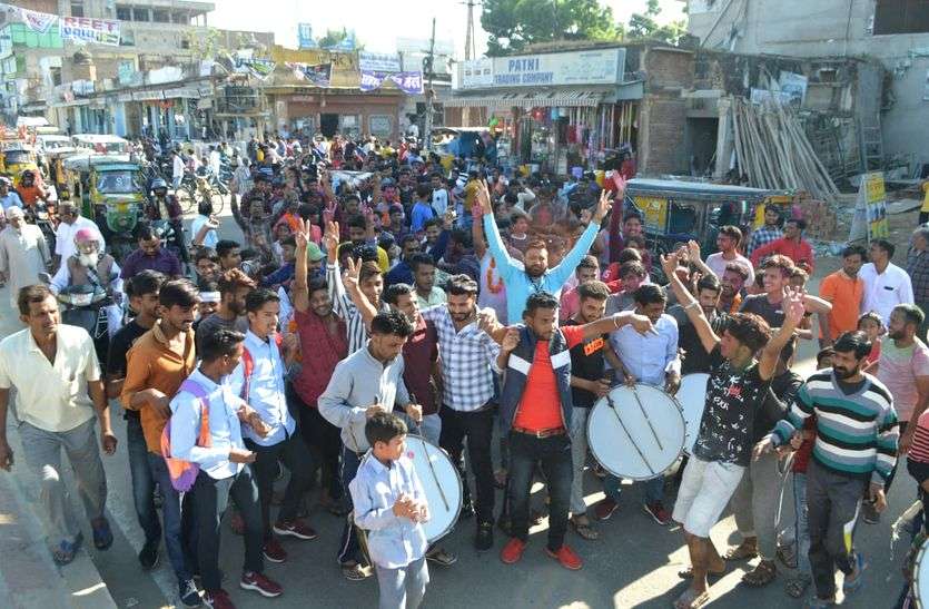 सीकर में कांग्रेस की धाक कायम, 65 में से 37 वार्डों में जमाया कब्जा, भाजपा व निर्दलीय को मिली इतनी सीटें सीकर में कांग्रेस की धाक कायम, 65 में से 36 वार्डों में जमाया कब्जा, भाजपा व निर्दलीय को मिली इतनी सीटें