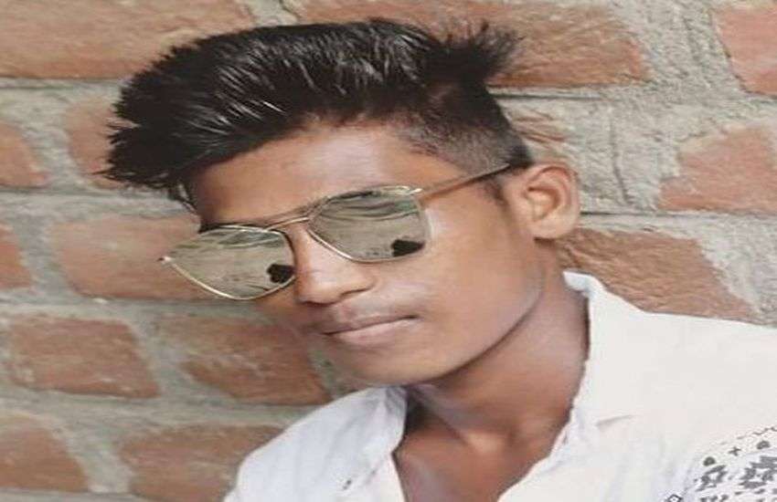 शादी की डीजे पार्टी में चले चाकू और तलवार