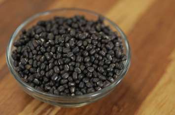 Upay of Kali Urad To Shine Your Luck, Know It's Usage बनते-बनते अटक जाता है काम तो उड़द की दाल के ये 10 टोटके संवार सकते हैं आपकी जिंदगी