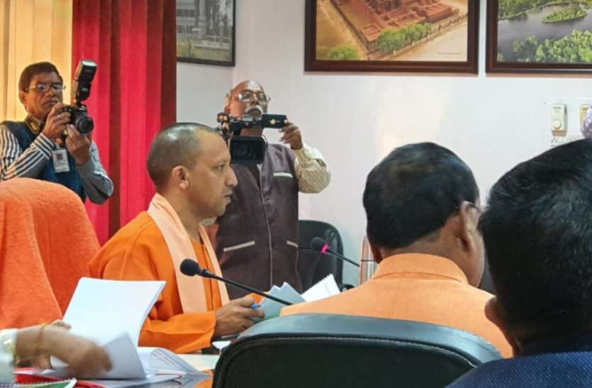 Yogi किसानों पर अत्याचार के खिलाफ सीएम योगी सख्त, दिए एफआईआर व निलंबन के निर्देश, अधिकारियों में हड़कंप