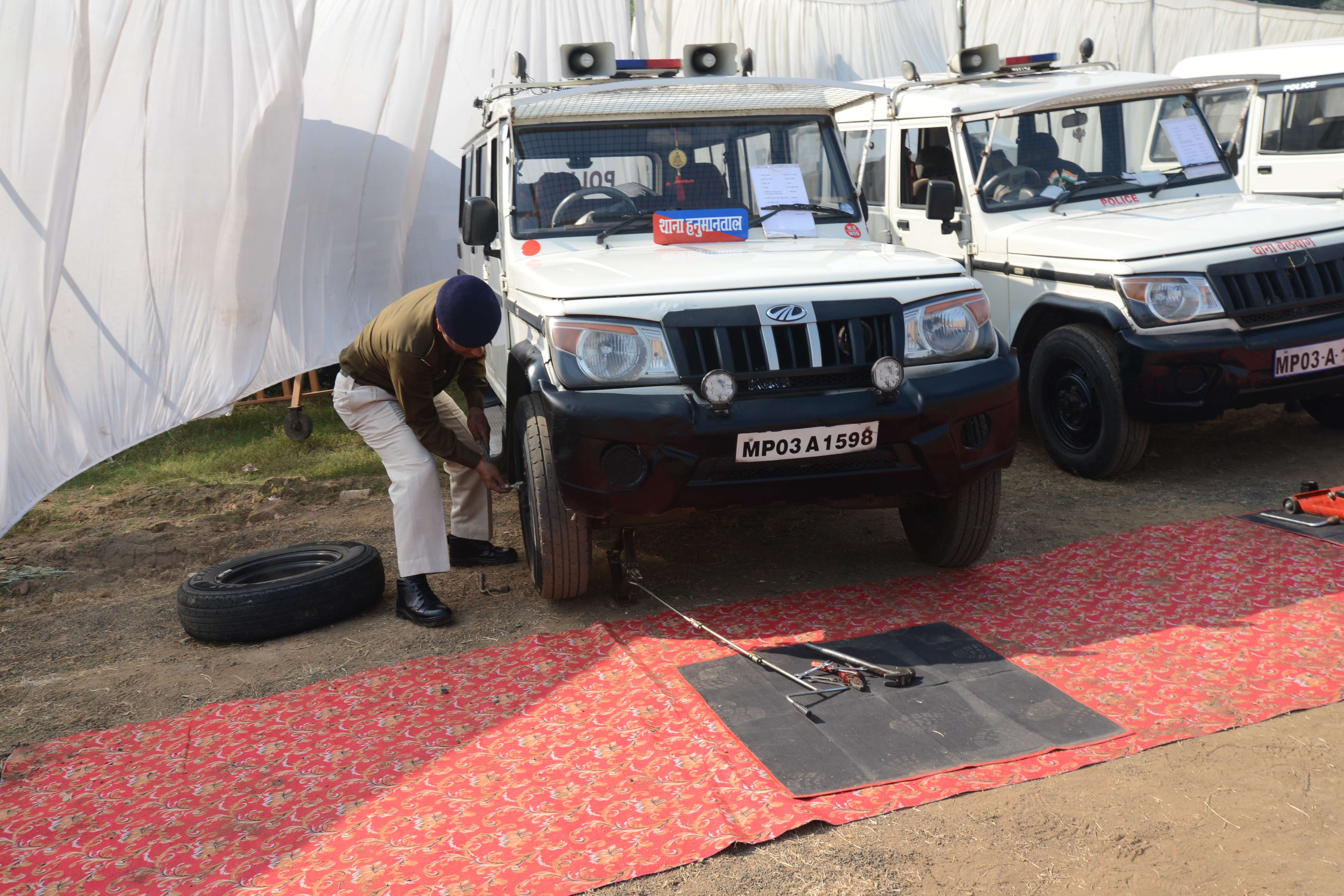 No tools in vehicles