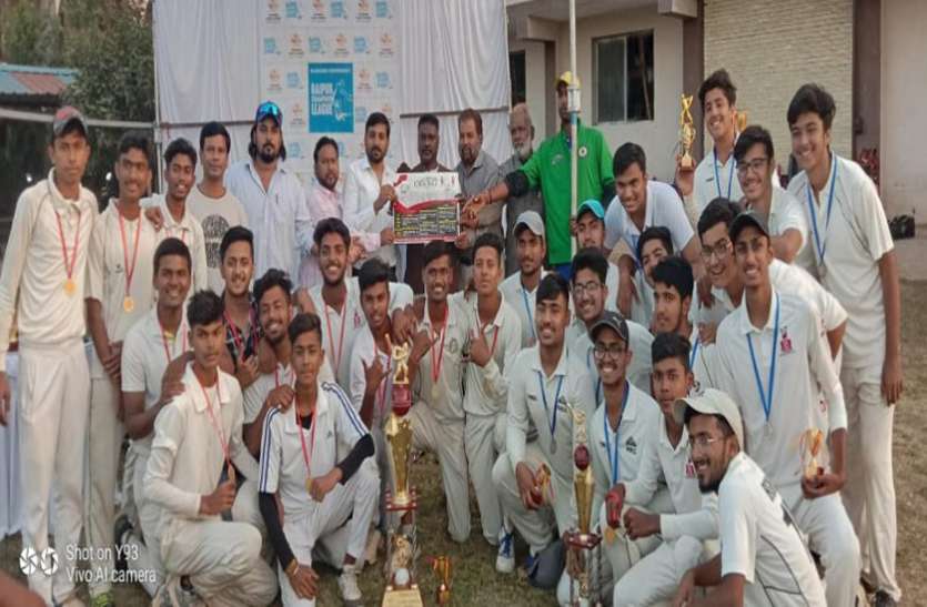 img-20191119-wa0013_1.jpg सालेम स्कूल ने चैंपियनशिप ट्रॉफी अपने नाम की