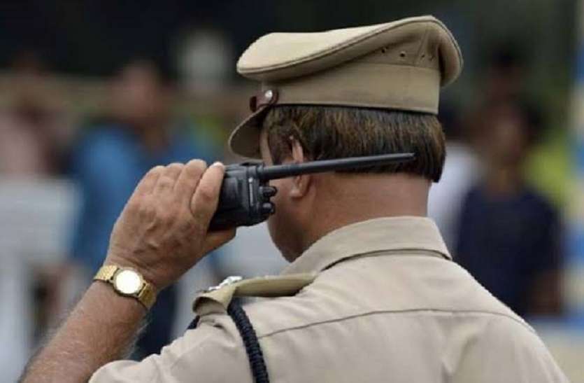 up police मेरठ एएसपी ने गिरफ्तार किया फर्जी सीबीआई अधिकारी, ठगी का तरीका जानकर पुलिस भी हैरान