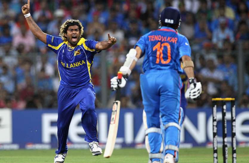 malinga_and_sachin.jpg संन्यास के फैसले पर इस खिलाड़ी का यू टर्न, कहा- अभी देश के लिए 2 साल और खेल सकता हूं