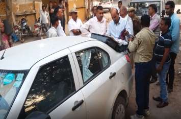 ACB team searches IAS officer's car : IAS officer complaint in ACB शिकायत मिलने के बाद ACB टीम ने टटोली IAS अधिकारी की अटैची व कार, तलाशी में निकला कुछ ऐसा...