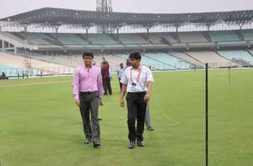 Ganguly inspected Eden Gardens pitch डे-नाइट टेस्ट से दो दिन पहले सौरव गांगुली ने पिच का मुआयना किया