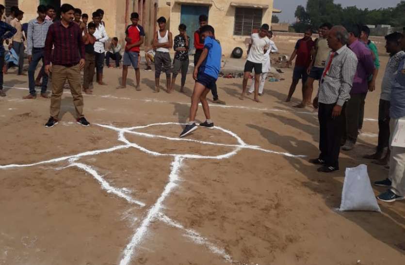 Two-day sports competition start खेलकूद प्रतियोगिता में विद्यार्थियों ने दिखाया दम