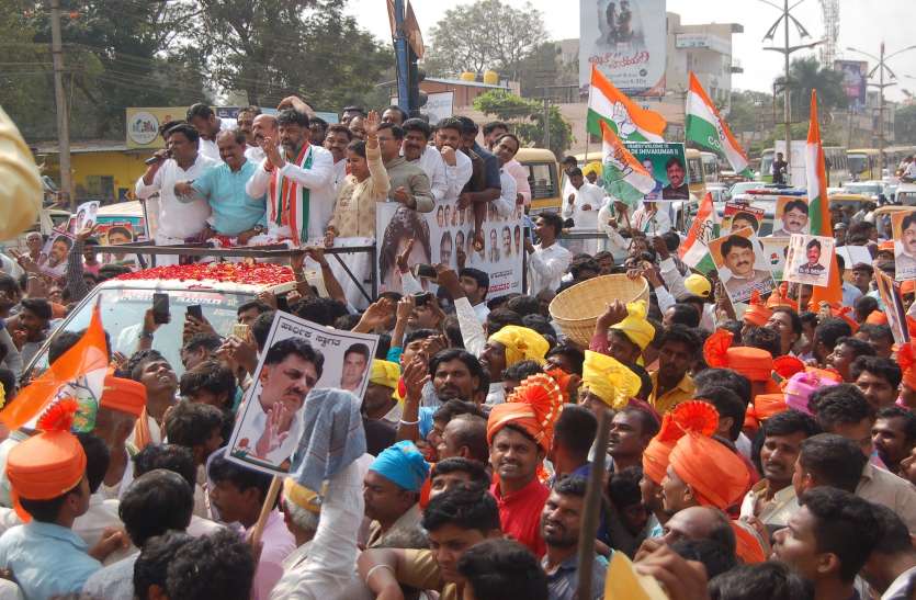 ऑपरेशन कमल से बनाई है सरकार ऑपरेशन कमल से बनाई है सरकार