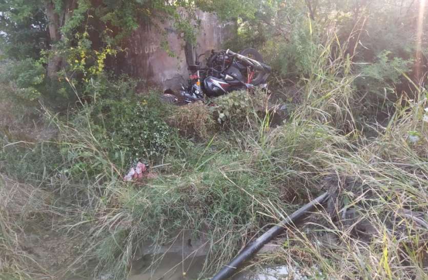 Four killed in a vehicle accident, police engaged in investigation वाहन दुर्घटना में चार की मौत, पुलिस जांच में जुटी