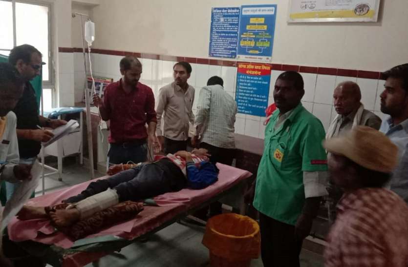 दो बाइकों की आमने-सामने भिड़ंत, चार जख्मी दो बाइकों की आमने-सामने भिड़ंत, चार जख्मी