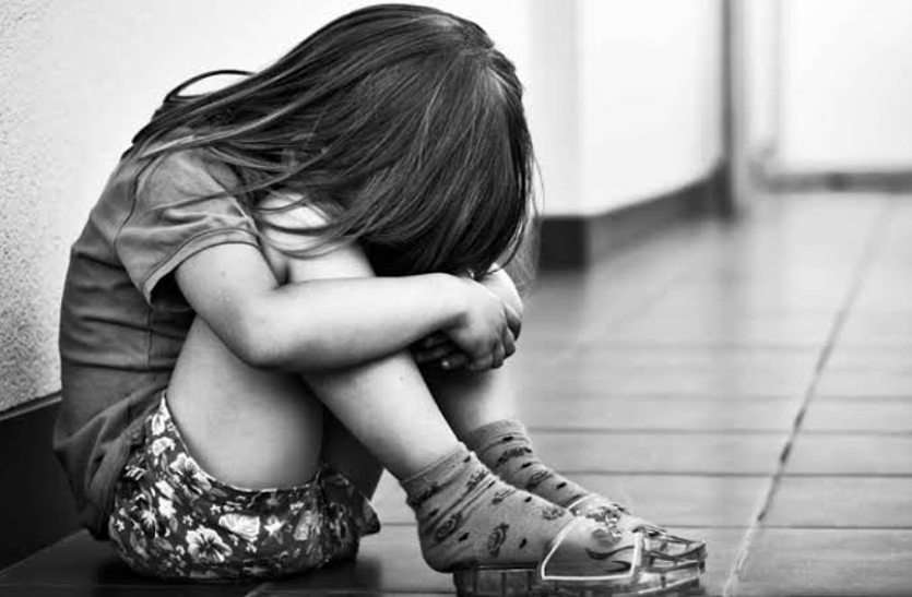 सात साल की मासूम से बलात्कार, कोर्ट ने दी जिन्दगी भर जेल में रहने की सजा सात साल की मासूम से बलात्कार, कोर्ट ने दी जिन्दगी भर जेल में रहने की सजा
