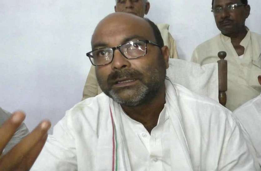 अजय कुमार लल्लू का कानपुर दौरा, कहा - सरकार आंकड़े छुपा रही हैं, ऐसा कोई घर नहीं, जिसमें डेंगू के मरीज न हो अजय कुमार लल्लू का कानपुर दौरा, कहा - सरकार आंकड़े छुपा रही हैं, ऐसा कोई घर नहीं, जिसमें डेंगू के मरीज न हो
