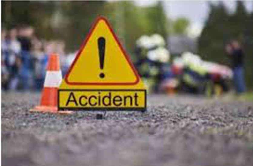 Road accident in bhilwara धनोप माता दर्शन करने जा रहे यात्री को ट्रैक्टर ने कुचला