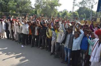 Expelled Akhegarh from Motras, opposing addition of Gariakheda अखेगढ़ को मोटरास से निकाला, गरियाखेड़ा में जोडऩे का विरोध