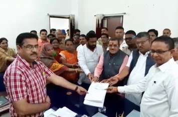 Nomination filed for the post of Chairman of Banswara City Council भाजपा के ओम पालीवाल ने दाखिल किया बांसवाड़ा नगर परिषद के सभापति पद के लिए नामांकन