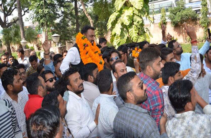 भाजपा बहुमत के करीब, क्रास वोटिग हुई तो उलटफेर भाजपा बहुमत के करीब, क्रास वोटिग हुई तो उलटफेर