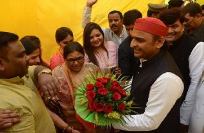 Akhilesh Yadav accuses BJP working for personal gain अखिलेश यादव ने भाजपा पर निजी फायदे के लिए काम करने का लगाया आरोप, एनआरसी विवाद पर दिया यह बयान