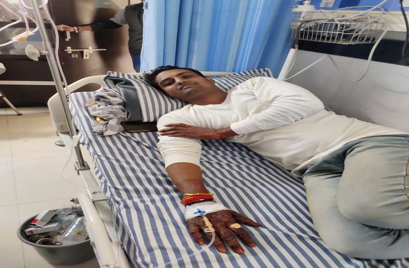 शादी से दो दिन पहले आई आफत, दूल्हे को हुआ डेंगू तो चढ़ानी पड़ी एसडीपी शादी से दो दिन पहले आई आफत, दूल्हे को हुआ डेंगू तो चढ़ानी पड़ी एसडीपी