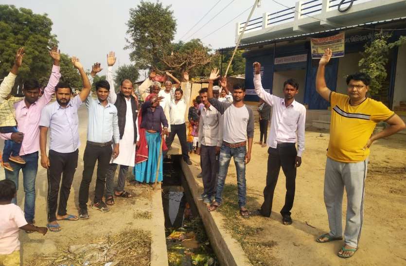 लोगों ने किया विरोध प्रदर्शन राजस्थान में इस स्टेट मेगा हाइवे पर नाली को लेकर हंगामा
