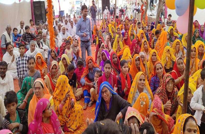नंद के आनंद भयो जय कन्हैया लाल की नंद के आनंद भयो जय कन्हैया लाल की