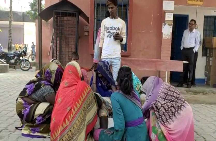 One labour died मिट्टी का टीला ढहने से मलवे में दबकर एक मजदूर की मौत, एक घायल