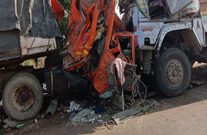 This highway made in BOT became the way of death बीओटी में बना ये हाइवे बना मौत का रास्ता
