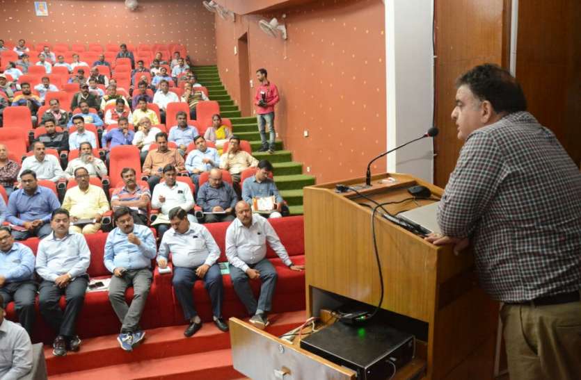 प्रशासनिक अधिकारी करेंगे वार्डों में सफाई की मॉनिटरिंग प्रशासनिक अधिकारी करेंगे वार्डों में सफाई की मॉनिटरिंग