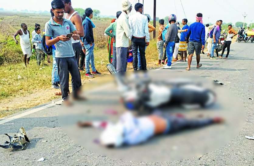husband dead in road accident in bhind पत्नी के सामने रोते हुए पति ने तोड़ा दम, खबर पढ़ उड़ जाएंगे आपके होश