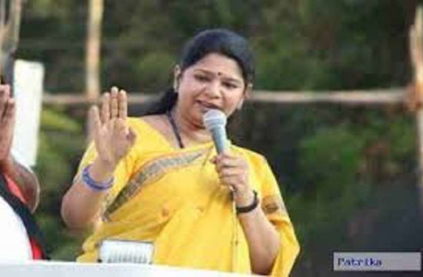 Tamil Nadu: AIADMK scared of losing mayoral posts: Kanimozhi Tamil Nadu : प्रत्यक्ष चुनाव में असफलता के डर से सरकार ने अप्रत्यक्ष चुनाव कराने का लिया निर्णय : कनिमोझी