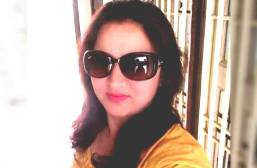 अनुदेशक दो मासूम बच्चों को पति के पास बिलखता छोड़ प्रेमी संग चली गई अनुदेशक, नम आंखों से टकटकी लगाकर देखते रहे लोग