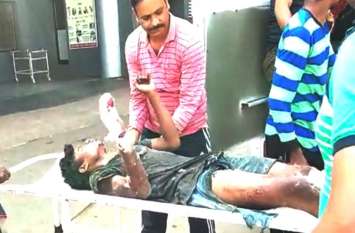 Chhattisgarh Naxal attack: Villagers injured in bomb blast महिला कमांडो से घबराए नक्सलियों ने सड़क पर किया बम ब्लास्ट, ग्रामीण मजदूर हुए घायल