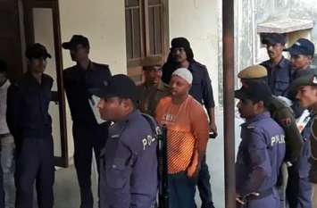 Notorious criminal Siraj was presented by the police in banswara court बांसवाड़ा : कुख्यात अपराधी सिराज को पुलिस ने कोर्ट में किया पेश, जेल में रहकर ही कर रहा था यह खतरनाक काम