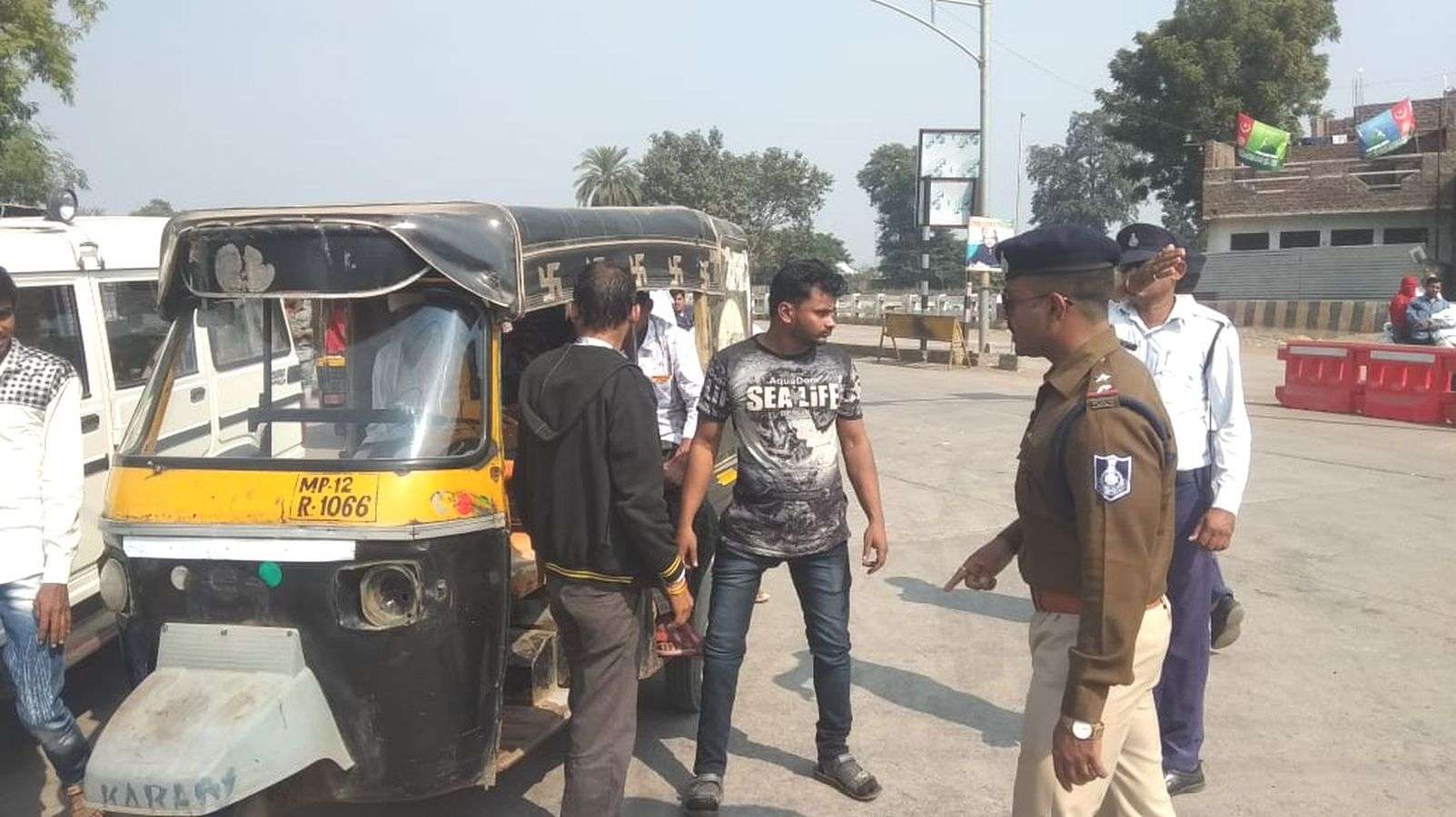 Burhanpur First Traffic Signal on Sindhi Basti Choraha