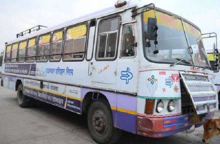 शराबी चालक ने दौड़ाई रोडवेज, गाय को टक्कर मारने के बाद टेक्टर से भिड़ते-भिड़ते बचा, सहमे यात्री शराबी चालक ने दौड़ाई रोडवेज, गाय को टक्कर मारने के बाद भिड़ते-भिड़ते बचा, सहमे यात्री