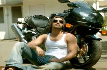 John Abraham Huge Bike Collection बॉलीवुड एक्टर जॉन एब्राहम ने दिखाया अपना बाइक कलेक्शन, करोड़ों में है इनकी कीमत