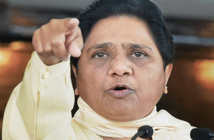 मायावती ने पूर्व कैबिनेत मंत्री समेत तीन विधायकों को किया निष्कासित मायावती ने पूर्व कैबिनेत मंत्री समेत तीन विधायकों को किया निष्कासित