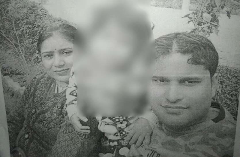 3 year old girl sitting with dead body of parents