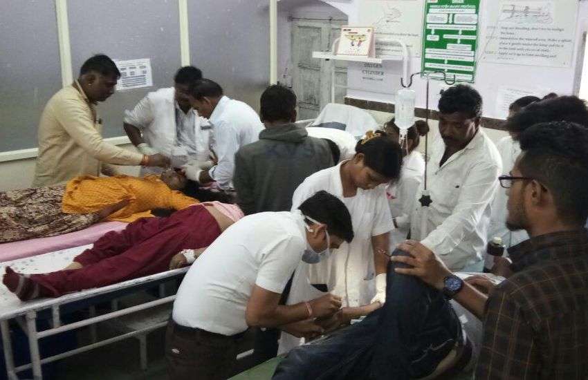 Breaking : अमावस्या पर ओंकारेश्वर आ रहे गुजरात के परिवार की कार डंपर में घुसी, दो की दर्दनाक मौत, देखें VIDEO