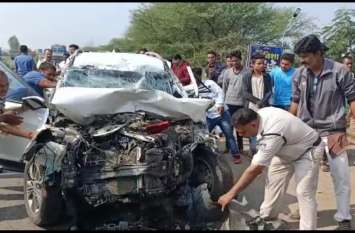 car accident on dhar highway, two dead Breaking : अमावस्या पर ओंकारेश्वर आ रहे गुजरात के परिवार की कार डंपर में घुसी, दो की दर्दनाक मौत, देखें VIDEO