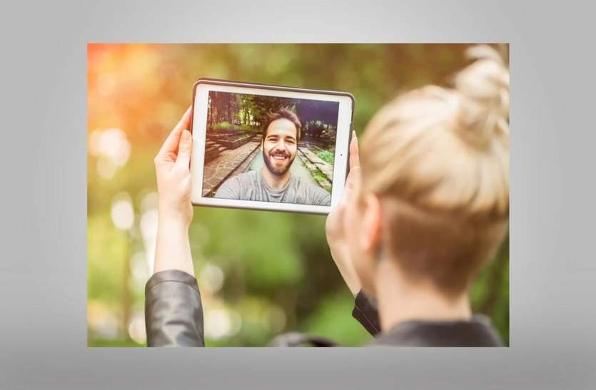 यूजर्स Video Call के दौरान एक-दूसरे को कर सकेंगे 'टच' यूजर्स Video Call के दौरान एक-दूसरे को कर सकेंगे 'टच'