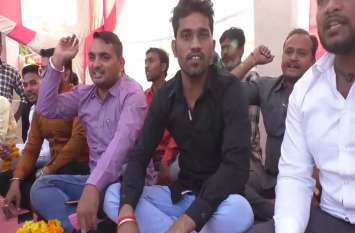 satyamev jayate yuva morcha protest for medical college establishment कभी मुंडन संस्कार तो कभी खून से खत लिखकर, युवाओं ने की मेडिकल कॉलेज के स्थापना की मांग