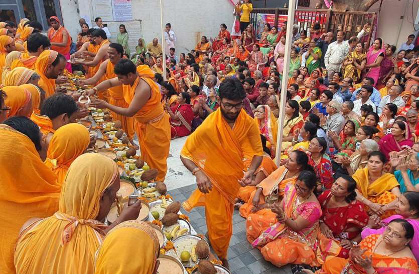 छोटा गिरनार में गूंजे नेमिनाथ भगवान के जयकारे छोटा गिरनार में गूंजे नेमिनाथ भगवान के जयकारे