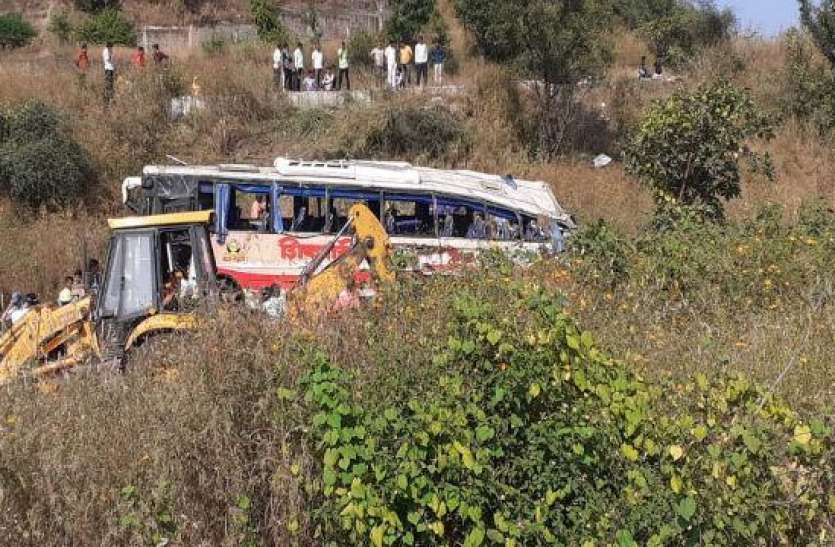 Pakistan bus accident पाकिस्तान: यात्री बस की ट्रक से जोरदार टक्कर, हादसे में 8 की गई जान, कई घायल