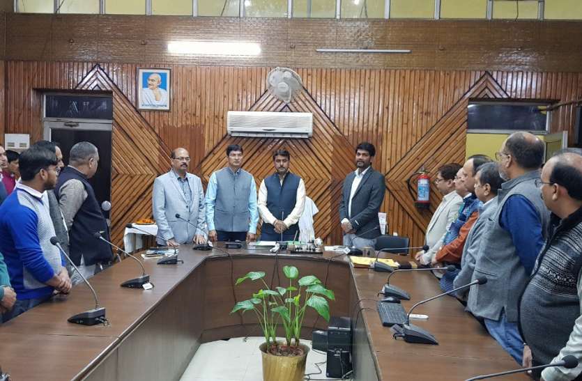dm.jpg जिलाधिकारी ने संविधान की 70वीं वर्षगांठ पर ऐसे दिलाई शपथ