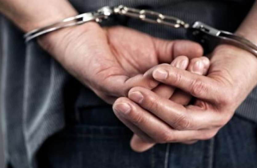 fraud_ias_arrested_1555175717.jpg आरोपी गिरफ्तार, गुनाह कबूला