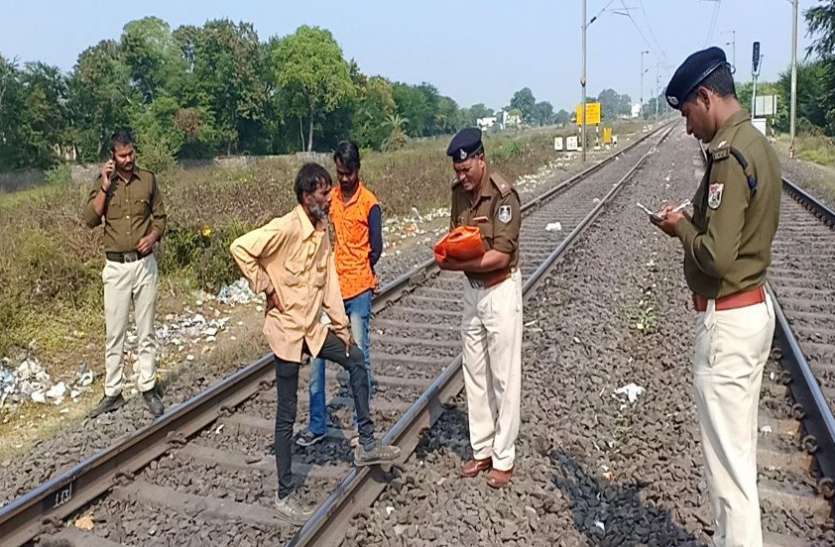 Mass Suicide in Mahasamund छत्तीसगढ़ के महासमुंद में ट्रेन से कटकर एक महिला और 5 बच्चों की मौत