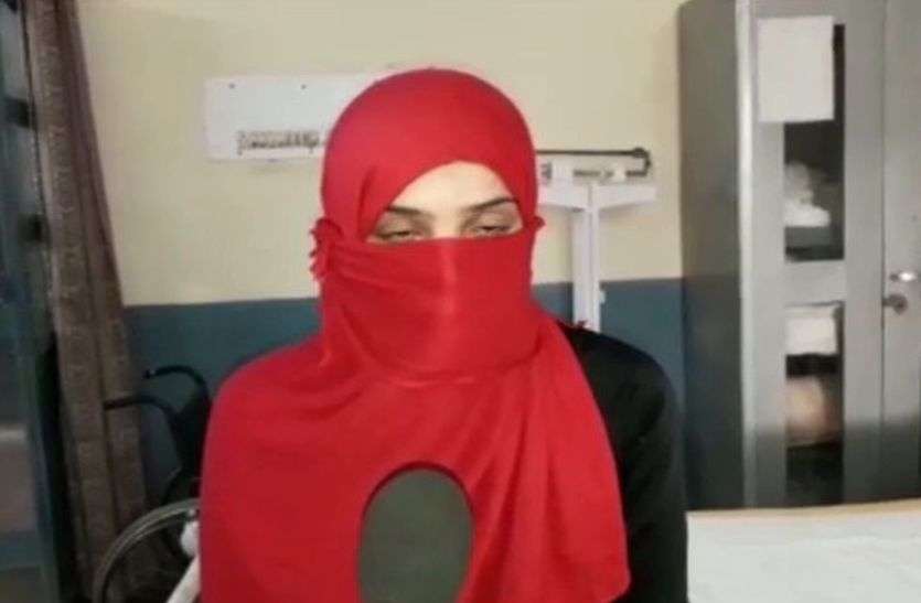 Husband Gave Triple Talaq To wife And Father In Law Rape Her In Night सुबह पति ने कहा तलाक...तलाक...तलाक, रात को ससुर और उसक साथी ने हथियार के बल पर किया बलात्कार